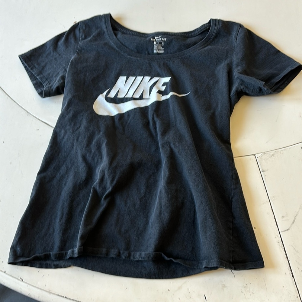 🌺Nike Black Short Sleeve Tee